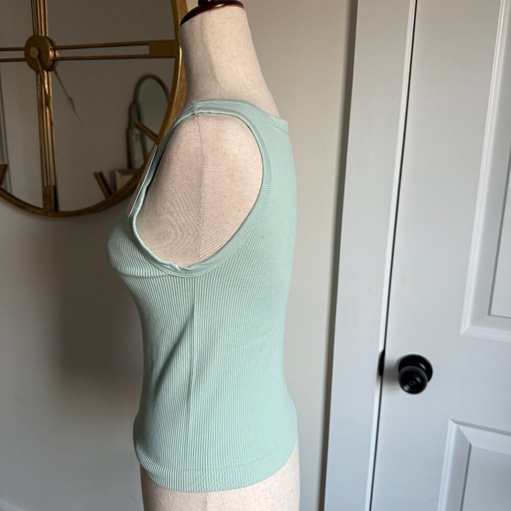 NWT Elodie Ribbed Basic Tank Top Mint Green Sz M/L - Picture 3 of 7